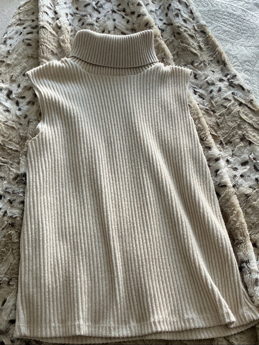 Sleeveless Ribbed Turtleneck Sweater Vest - Cream